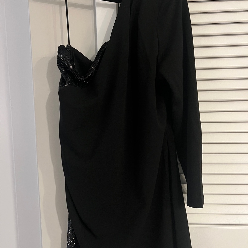 Elegant Black One-Shoulder Dress
